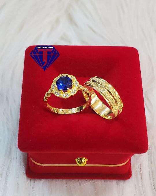 Pure Gold BRIDAL SET 18K Available
PRICE?

ENGAGEMENT:2.6g=442,000

WEDDING RINGS:2.0g=320,000

TOTAL :762,000

Call/whatsap 065