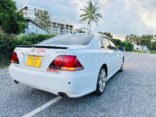 ?TOYOTA CROWN ATHLETE 
?Price:14.3 million
?Conditions?
●FullyA/C
●Cc2490
●year 2006
●Fuel used petrol
●Transimission Auto
●