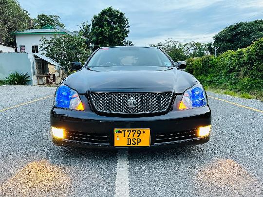 ?TOYOTA CROWN ATHLETE 
?Price:11.3 million
?Conditions?
●FullyA/C
●Cc2490
●year 2004
●Fuel used petrol
●Transimission Auto
●
