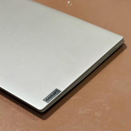 Available in stock, ?
✨Njoo ✨kagua ✨Lipia ✨tumia ☑️

Memory : 8gb (Ram)
Storage : 256gb (SSD)
Free Laptop sleeve bag ☑️
Free