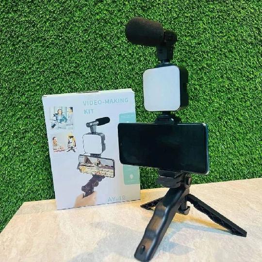 Phone tripod stand plus microphone for video making with perfect sound 

Bei 75000