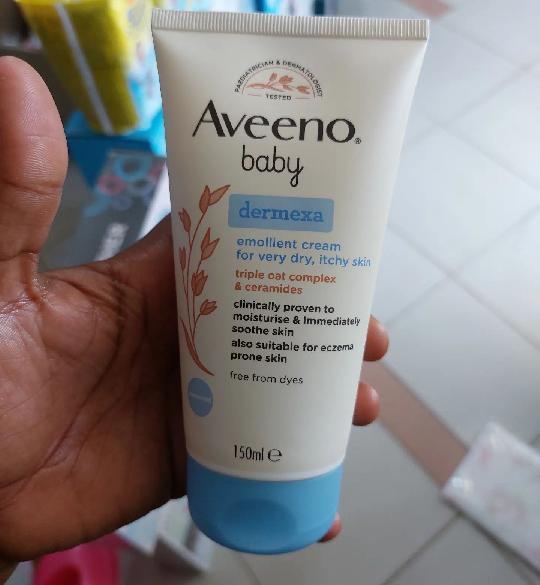 AVEENO Baby Dermexa™ Emollient Cream is specially formulated for babies with very dry, itchy skin who are more prone to regular 