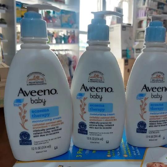 Aveeno Baby Eczema Therapy Moisturizing Cream helps relieve dry, itchy, irritated skin due to eczema. Developed with leading der