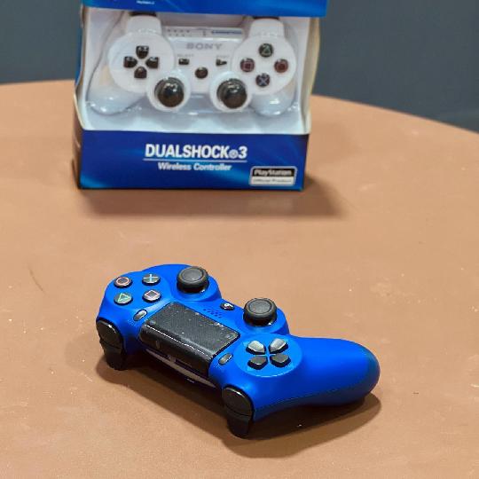 PS4 & PS3 GAMMING PAD 

✨ Wireless Controllar
✨on-off Button
✨Durable

PRICE TSHS : 75,000/= (PS4)
PRICE TSHS : 45,000/= (PS3)

