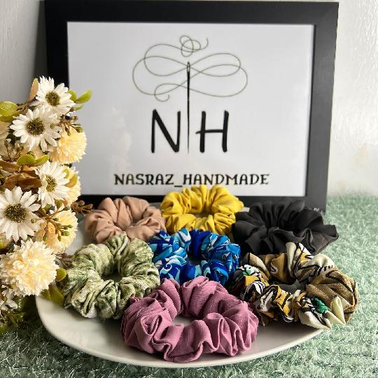 OUR BEST SELLER 
TO BE RESTOCKED SOON
NASRAZ SCRUNCHIE 
STATUS; SOLD❌
MATERIAL; ENGLISH SATIN
RETAIL PRICE ; 1,000/=
SIZE; SMALL
