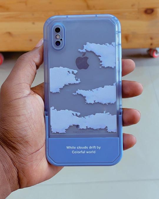 The clouds case available phone model iPhone X/xs only for Tsh 15000