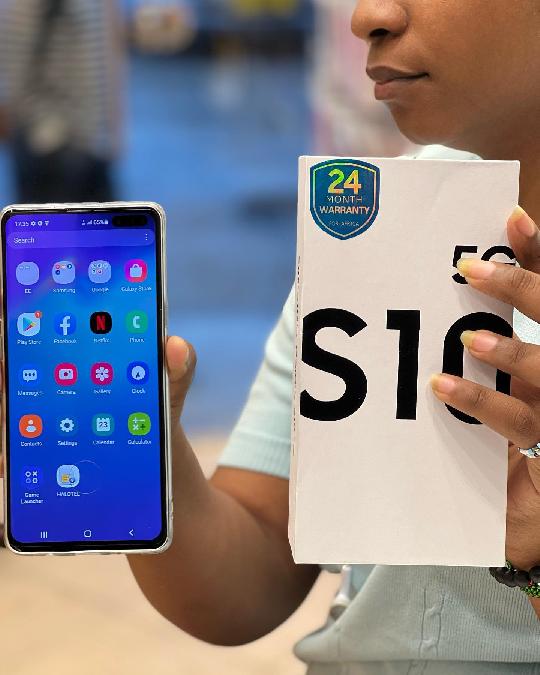 Get the Amaizing Samsung Galaxy S10 5G

It has the outstanding features??

>5G network worldwide
>4500 mAh battery
>Storage of 2