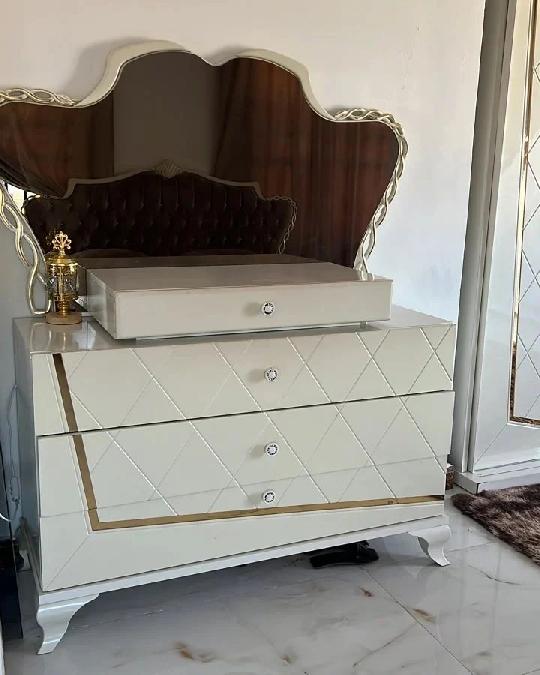Saleeeeeeee!
Full set royal furniture
Almost new...
Luxury bed, dressing tables, bed boards, Cup board..from Turkey
Price: 7M
Wa