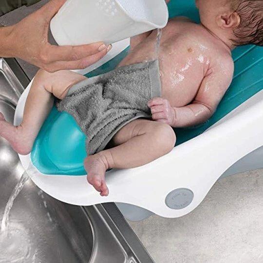 The Summer Clean Rinse Baby Bather grows with baby from birth until sitting up unassisted. This bather can be used in 3 location