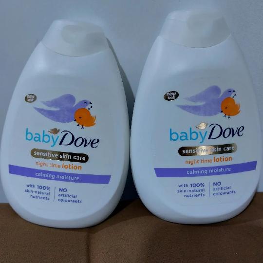 Soothing night-time baby lotion gently moisturises baby skin overnightMade with 100% skin-identical nutrients* for delicate baby