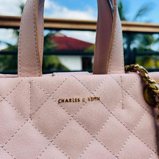 New Merch Alert ?
Status: AVAILABLE
Brand: CHARLES & KEITH
Style: Handbag
Colour: ?? As Displayed (Genuine Leather)
Price: 50,00