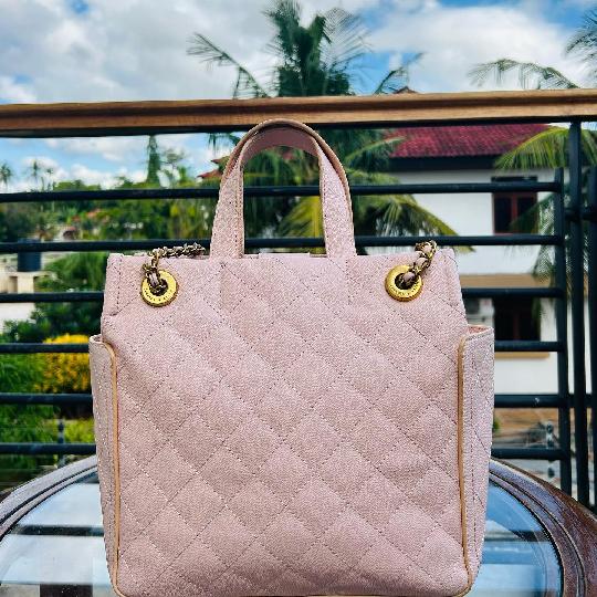 New Merch Alert ?
Status: AVAILABLE
Brand: CHARLES & KEITH
Style: Handbag
Colour: ?? As Displayed (Genuine Leather)
Price: 50,00