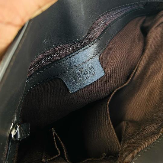 New Merch Alert ?
Status: AVAILABLE
Brand: GUCCI
Style: Handbag
Colour: ?? Brown (Genuine Leather & Canvas)
Price: 50,000/= Tzs
