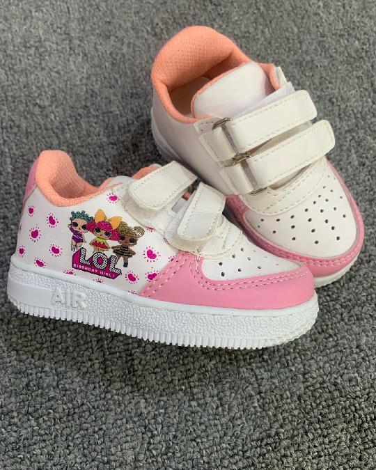 BABY SHOES 
PRICE:35000 
SIZE: 20-25 
CALL/WHATSAPP:0764562943