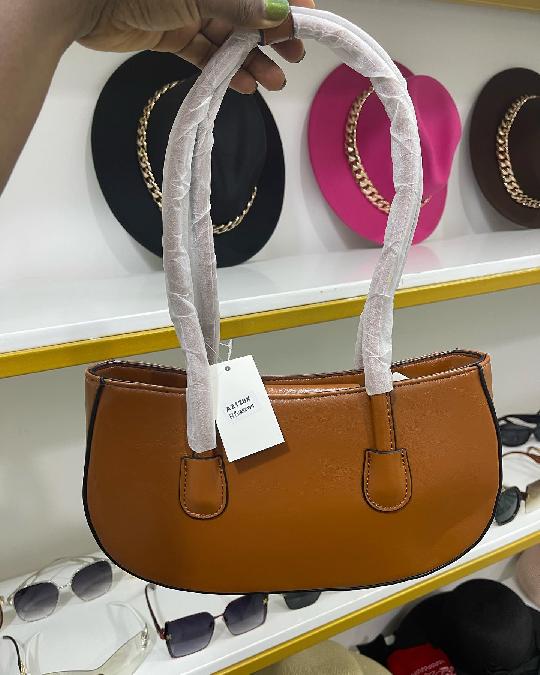 Mini bag?
40,000tshs
Quality nzuri sana
?/whatsapp:0653016790