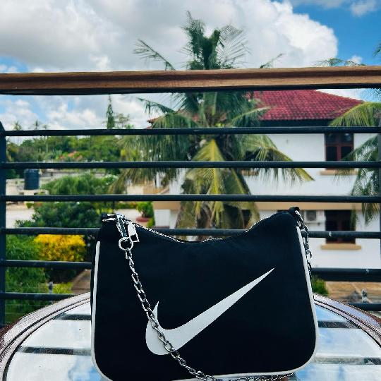 New Merch Alert ?
Status: SOLD
Brand: NIKE
Style: Purse
Colour: ?? Black (Genuine Leather) 
Price: 40,000/= Tzs

•
•
Kindly DM t