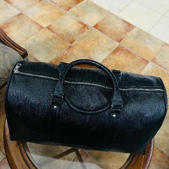 New Merch Alert ?
Status: SOLD
Brand: TREIN
Style: Duffel Bag
Colour: ?? Black (Genuine Leather) 
Price: 60,000/= Tzs

Fits upto