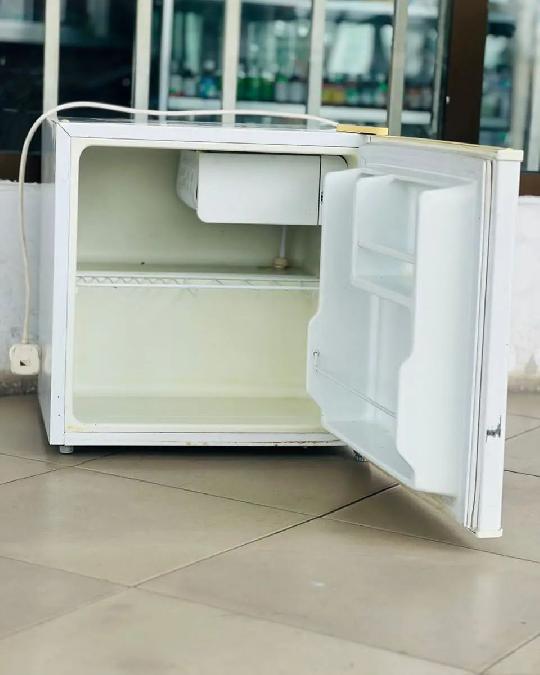 OFFER OFFER❗️❗️❗️❗️

MrUk Min Fridge 

180,000/= tu ✅ . 

Location:Tabata Shule

Condition: Good Condition 

✅delivery ipo tupig