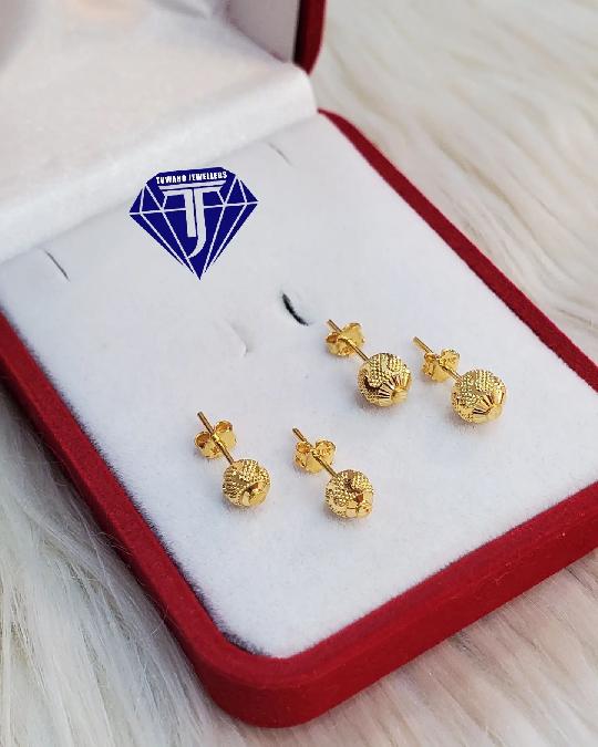Pure Gold Top Earings 21k Available
PRICE?

LEFT:2.0g=380,000

RIGHT:2.5g=475,000

Call/whatsap 0652562875/0717373330

TUPP SINZ