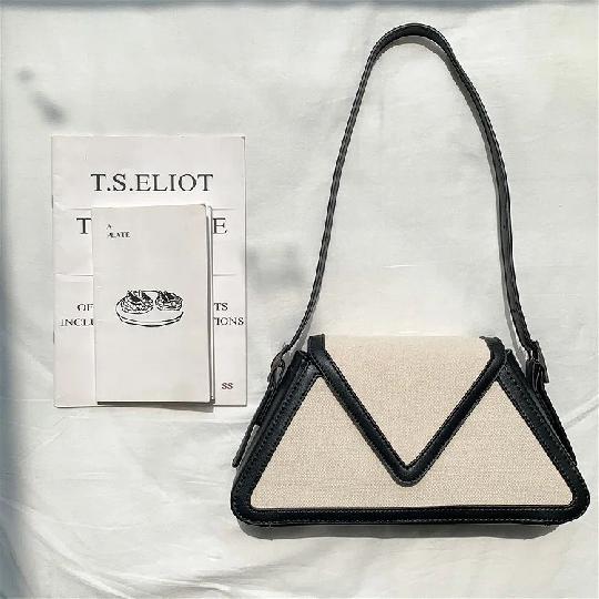 Handbag available?
45,000tshs
Small size
Quality nzuri sana
?/whatsapp:0653016790