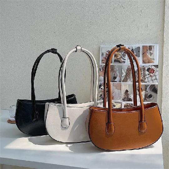Handbag available ?
40,000tshs
Size small
Chambuu
Quality nzuri sana
?/whatsapp:0653016790
