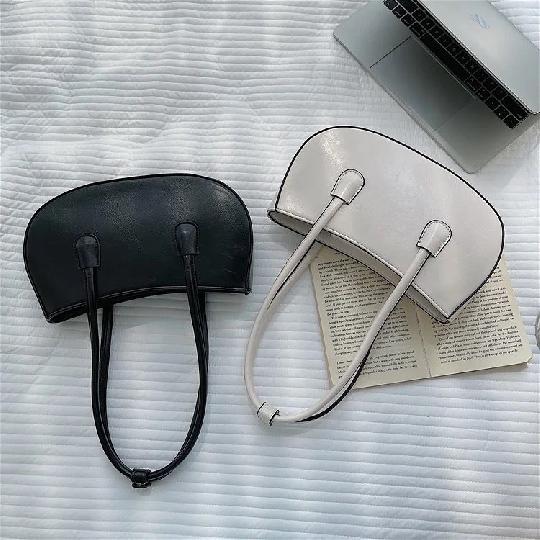 Handbag available ?
40,000tshs
Size small
Chambuu
Quality nzuri sana
?/whatsapp:0653016790