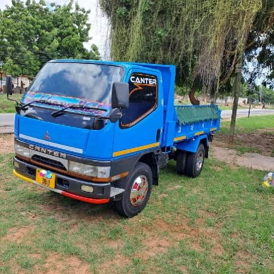 CALL AND WHATSAPP.0622285089
PRICE 35ML
CANTER TIPPER 
ENGINE 4D35
LOW MILEAGE
NEW TRYE
FULL AC
MUSIC SOUND
GOOD CONDITION
FULL 
