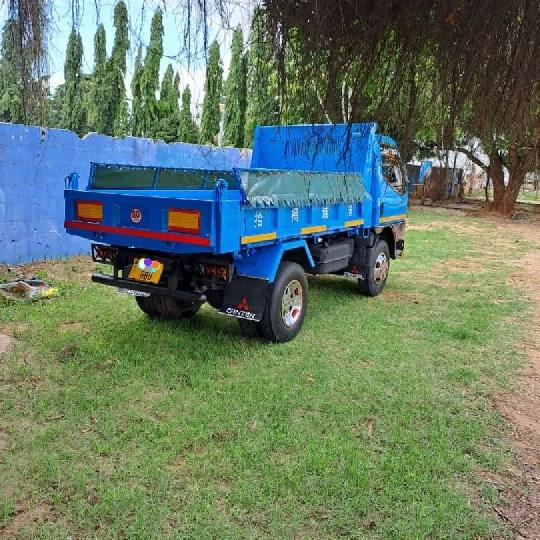 CALL AND WHATSAPP.0622285089
PRICE 35ML
CANTER TIPPER 
ENGINE 4D35
LOW MILEAGE
NEW TRYE
FULL AC
MUSIC SOUND
GOOD CONDITION
FULL 