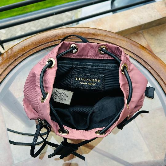 New Merch Alert ?
Status: SOLD
Brand: BURBERRY 
Style: Backpack ?
Colour: ?? Pink
Price: 50,000/= Tzs

•
•
Kindly DM to purchase