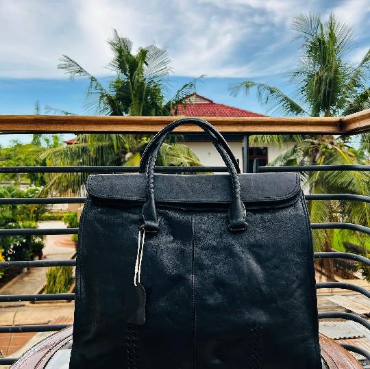 New Merch Alert ?
Status: SOLD
Brand: TERIN
Style: Office Bag
Colour: ?? Black (Genuine Leather)
Price: 50,000/= Tzs

•
•
Kindly