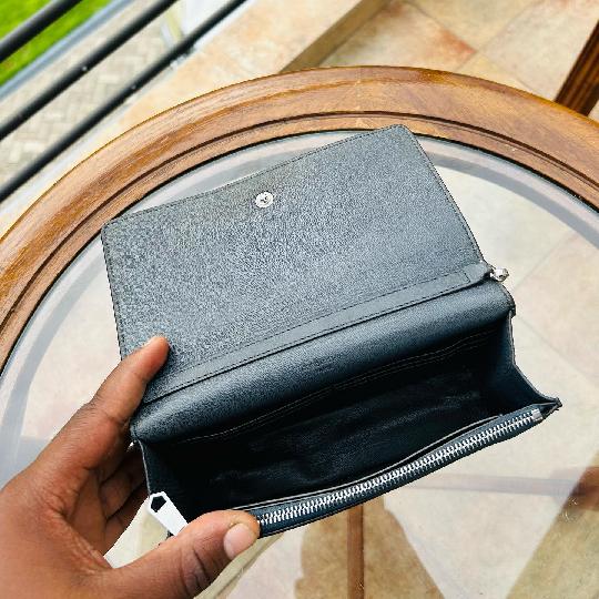 New Merch Alert ?
Status: AVAILABLE 
Brand: GIVENCHY
Style: Purse
Colour: ?? Grey (Genuine Leather)
Price: 45,000/= Tzs

•
•
Kin