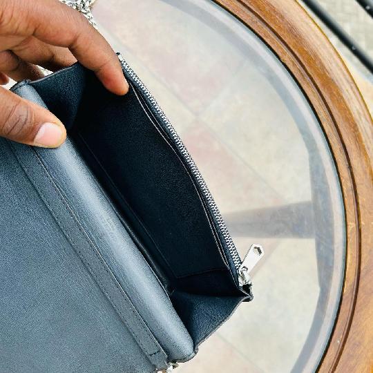 New Merch Alert ?
Status: AVAILABLE 
Brand: GIVENCHY
Style: Purse
Colour: ?? Grey (Genuine Leather)
Price: 45,000/= Tzs

•
•
Kin