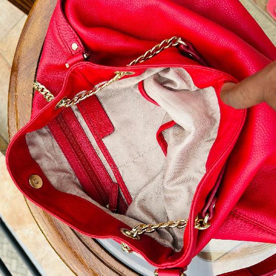New Merch Alert ?
Status: AVAILABLE 
Brand: MICHAEL KORS 
Style: Handbag
Colour: ?? Red (Genuine Leather)
Price: 50,000/= Tzs

•