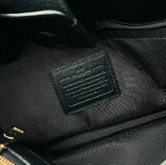New Merch Alert ?
Status: AVAILABLE 
Brand: COACH
Style: Handbag 
Colour: ?? Black (Genuine Leather)
Price: 50,000/= Tzs

•
•
Ki
