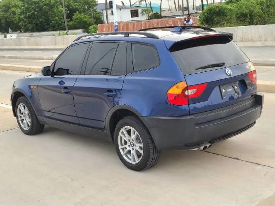 2005 BMW X3 with LEATHER SEATS 

Engine Size cc 2490
Color Blue 
Steering Right
Transmission Automatic 
Fuel Petrol 
Seats 5
Doo